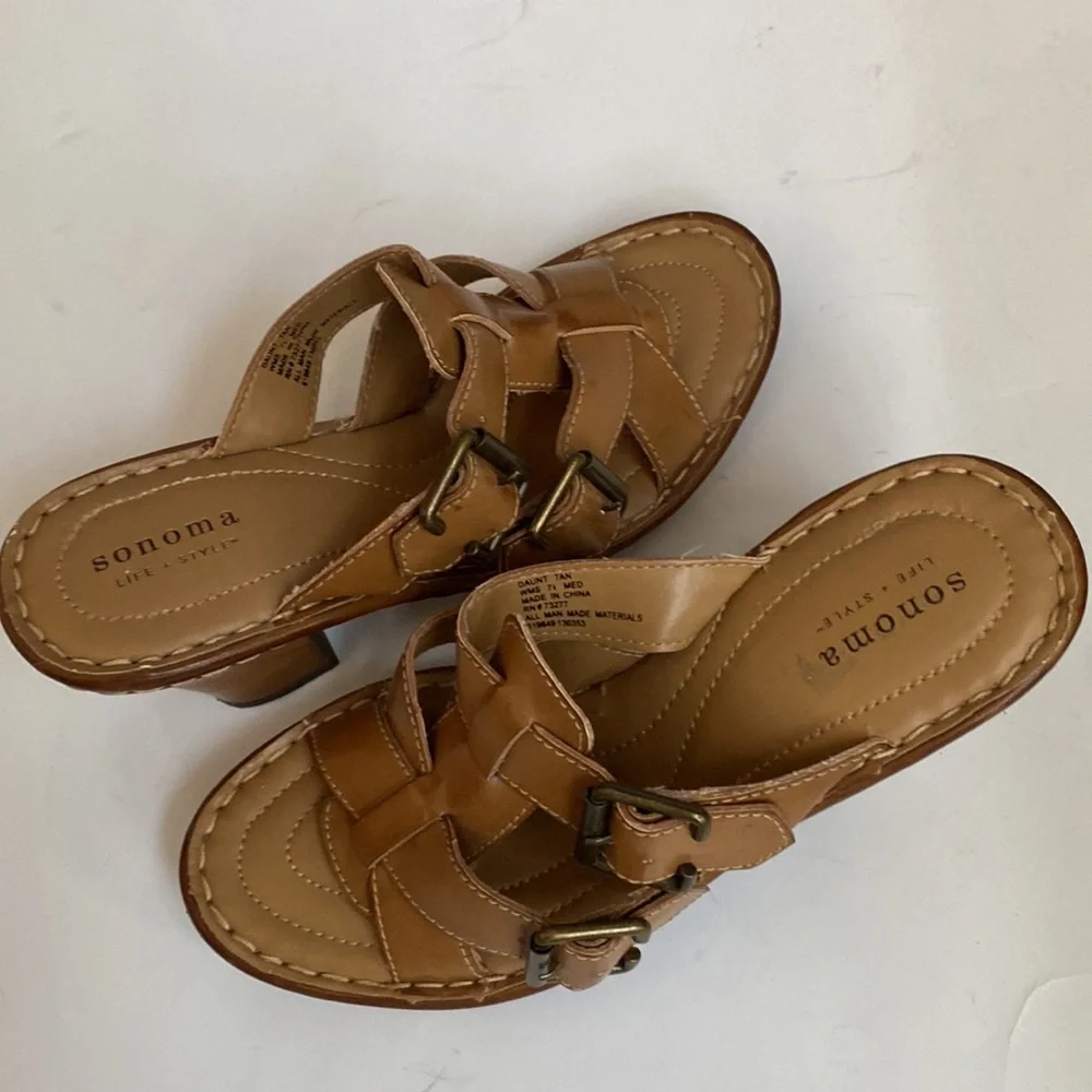 Women's Sonoma Natural Daunt Tan Wedge‎ Peep Toe Sandals with Buckle, Size 7.5M